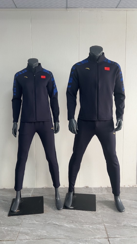 安踏贊助中國(guó)代表團(tuán)國(guó)家隊(duì)長(zhǎng)袖立領(lǐng)針織經(jīng)典紅運(yùn)動(dòng)套裝國(guó)服452440114-2